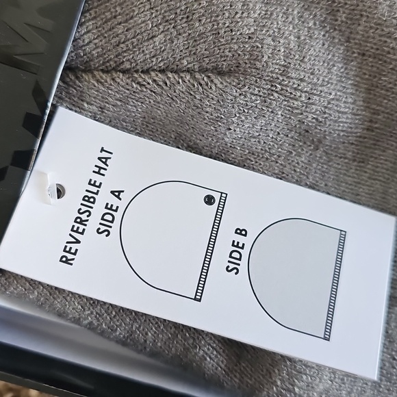 NWT Michael Kors Scarf and Hat Set Gray Black Knit Gift Box Accessory Set Unisex - Picture 5 of 6